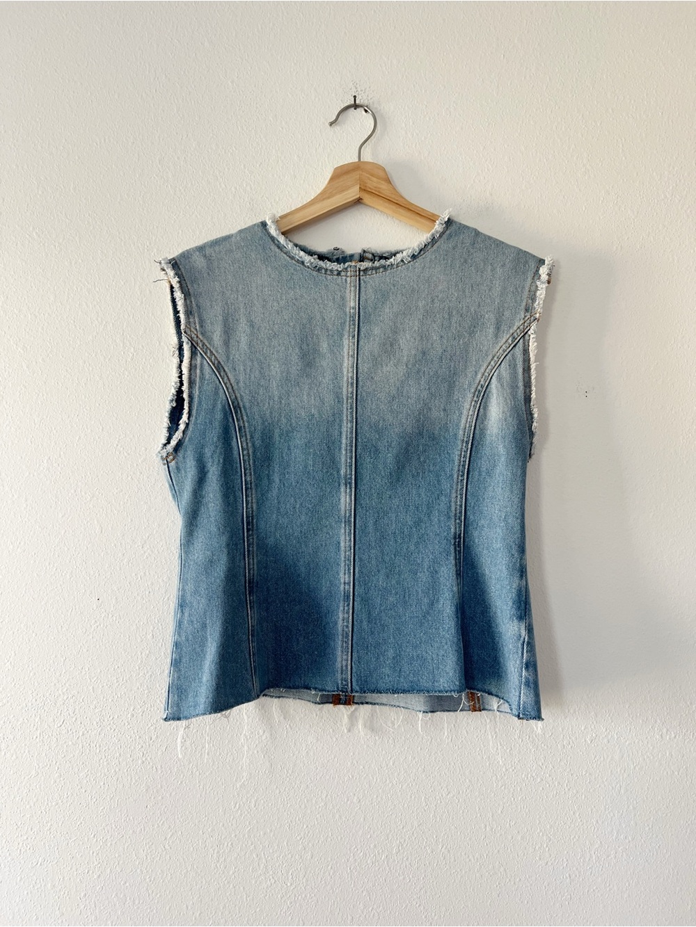 TELA9 | Center Seam Sleeveless Denim Raw Hem Top | M